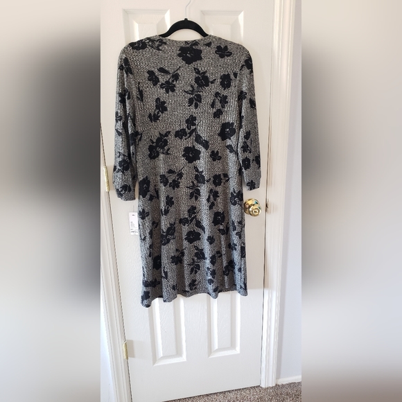 Black and white Dress - Picture 2 of 3